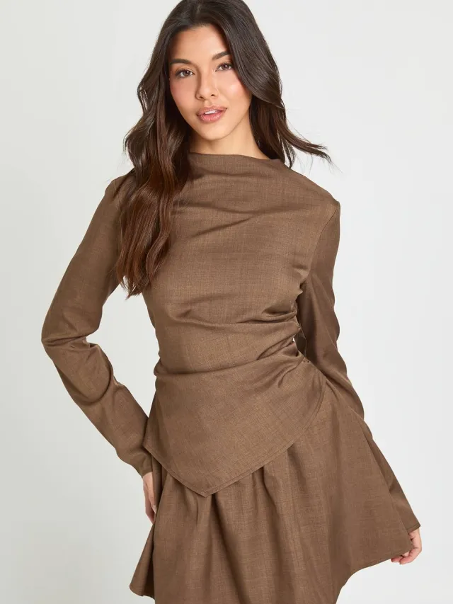 boohoo Dames Mini Jurk Met Slash Hals En Lange Mouwen Chocoladebruin