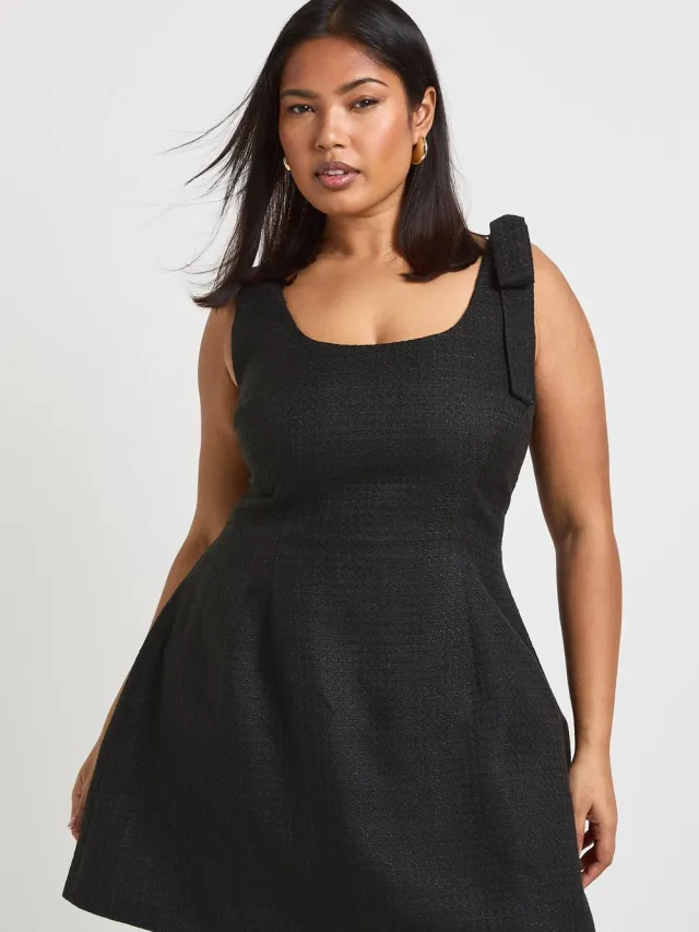 boohoo Dames Plus Boucle Jurk Met Ronde Hals En Getailleerde Mini-lengte Zwart