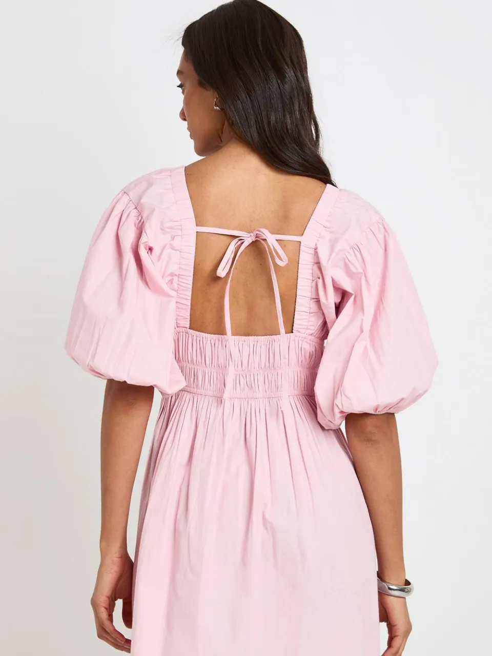 boohoo Dames Katoenen Poplin Mini-jurk Met Gesmockt Lijfje, V-hals En Pofmouwen baby roze, foto 3