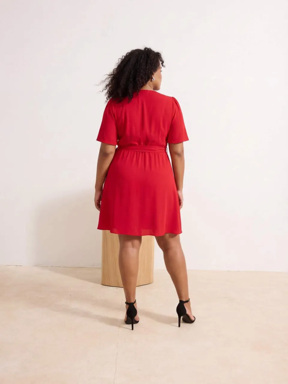 Trendyol Curve Dames Rood Effen Kort / Mini Kort Casual Double-breasted Grote maten Jurk, foto 2