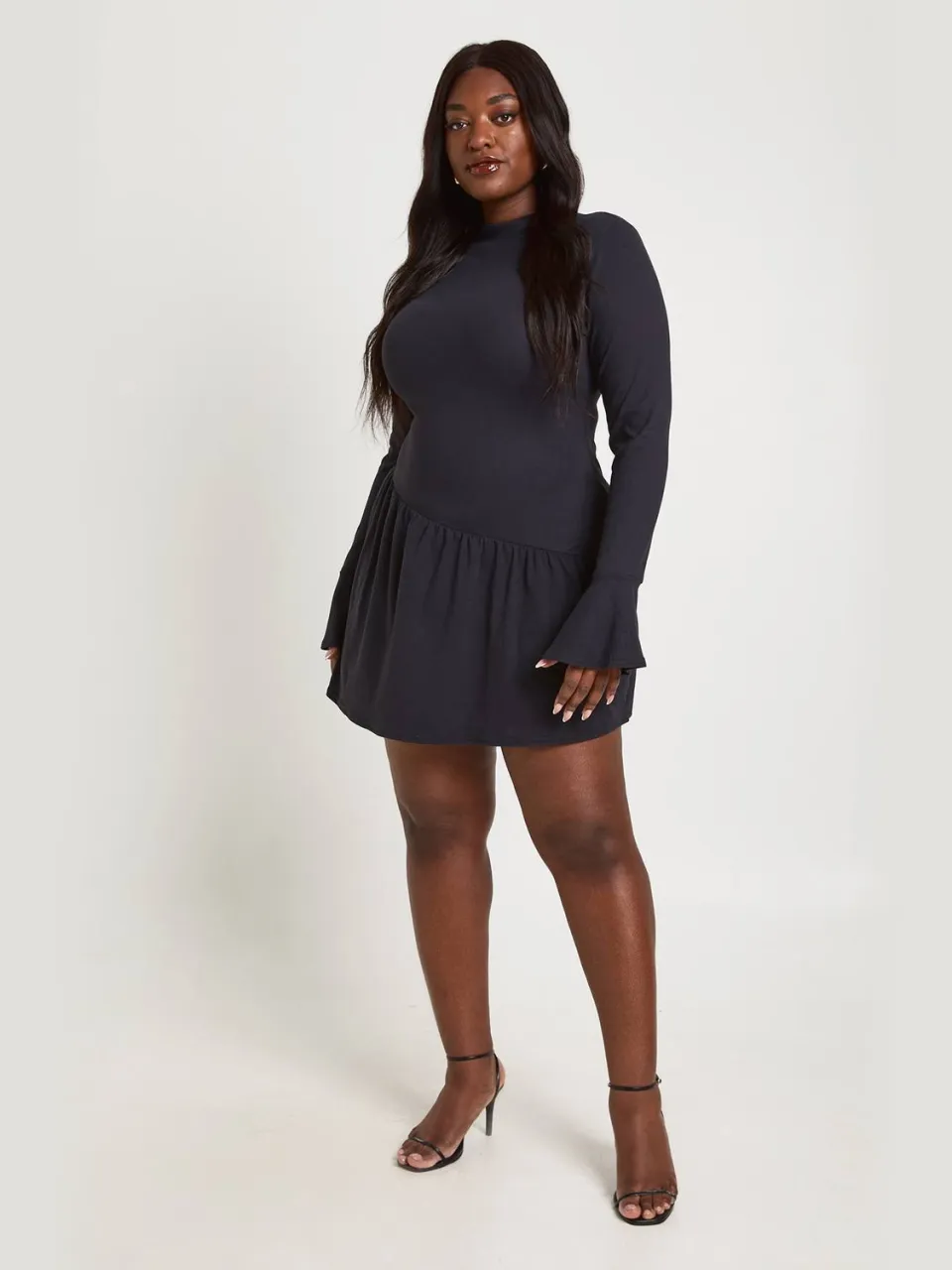 boohoo Dames Plus superzachte uitlopende mouw drop-hem skaterjurk zwart, foto 2