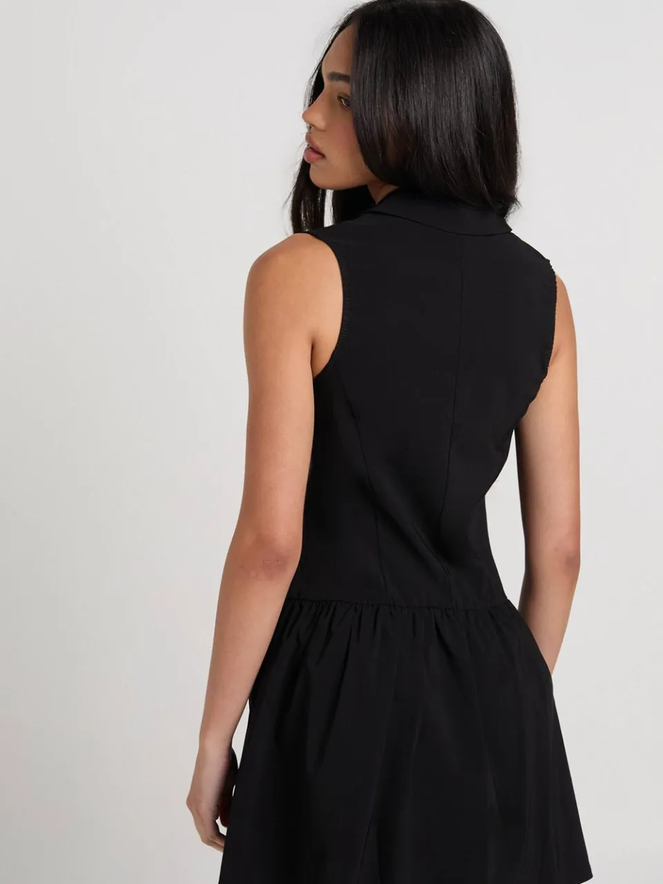 boohoo Dames Bengaline Doorknoop Jurk met Ruches Zoom zwart, foto 2