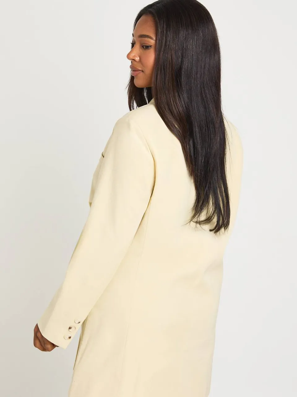 boohoo Dames Plus Oversized Blazerjurk Met Wikkelmodel En Hoornknoop boter, foto 2