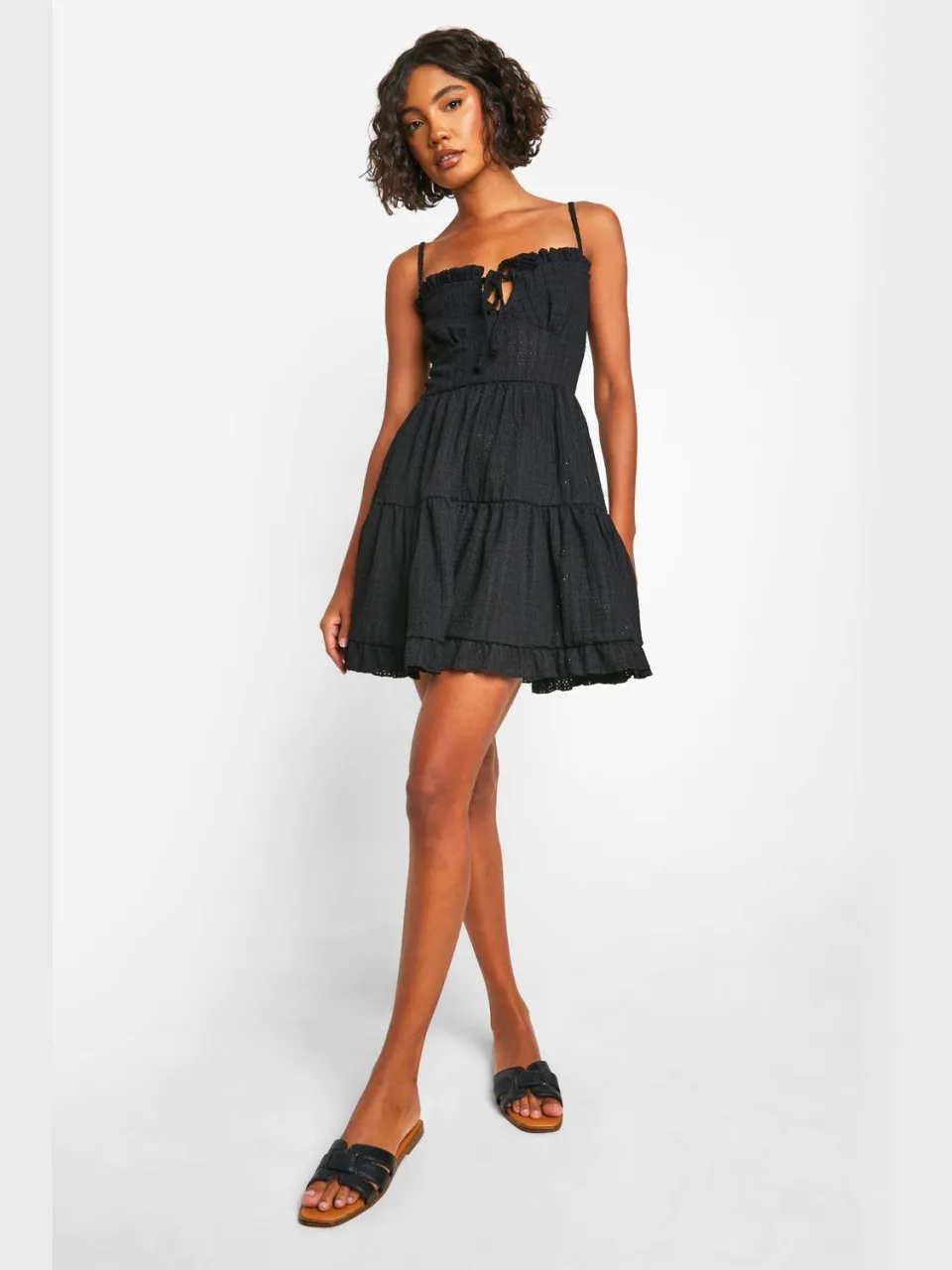 boohoo Dames Tall Textured Frill Smock Dress zwart, foto 2