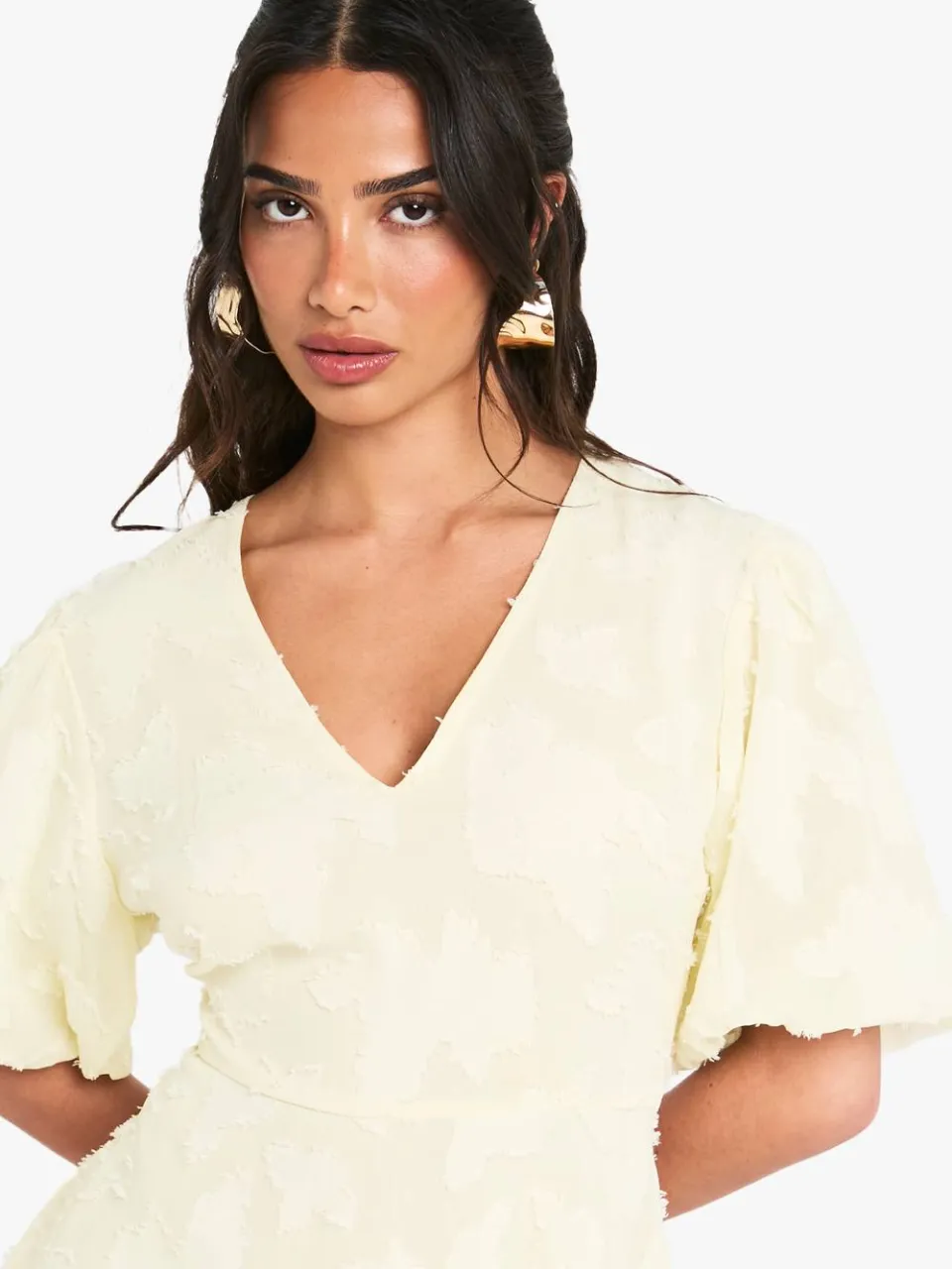 boohoo Dames Petite Floral Burnout Diep-Uitgesneden Puffball Mini-jurk citroen, foto 4