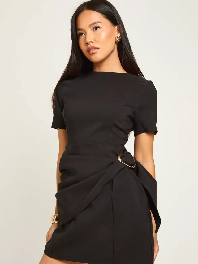 boohoo Dames Petite shiftjurk met ceintuur, wikkelaccent en afwerkingsdetail Zwart