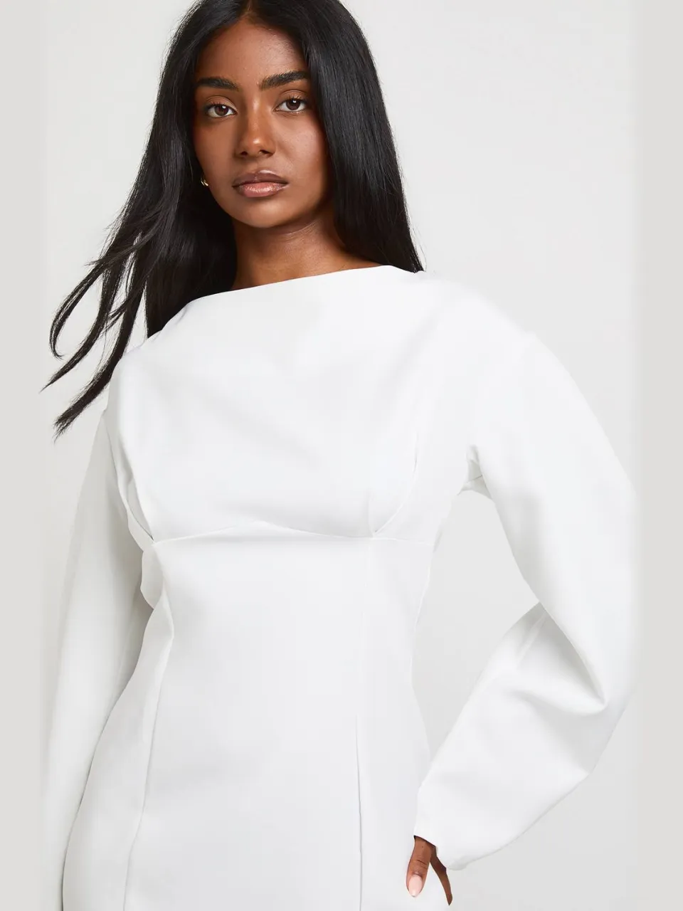 boohoo Dames Shift Jurk Met Slash Hals, Barrel Mouwen En Getailleerde Taille ivoor, foto 4