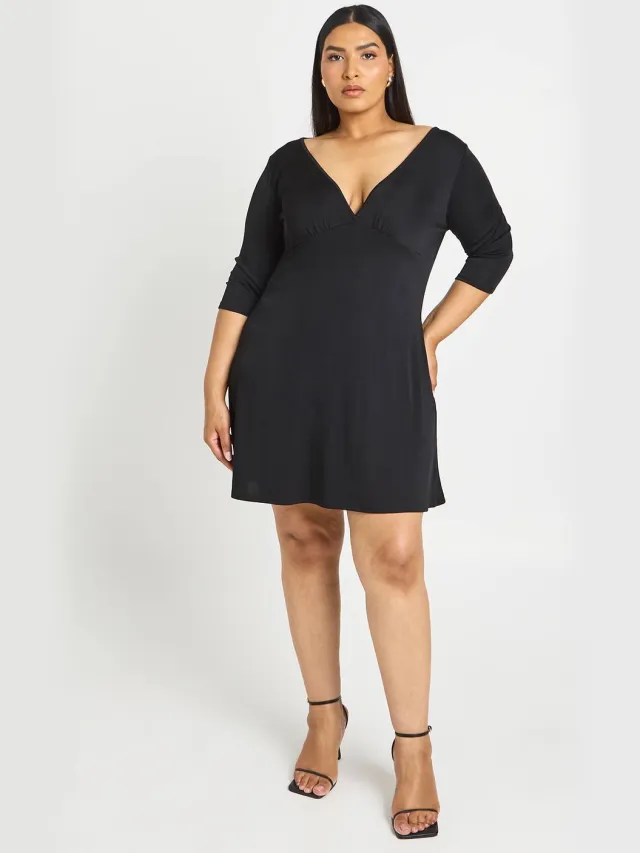 boohoo Dames Plus Driekwart V-hals Jurk Met Rechte Snit Zwart