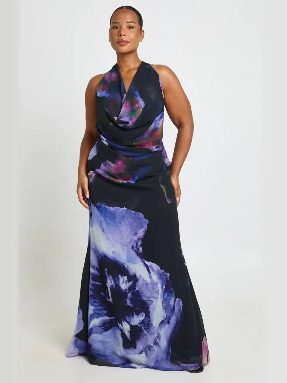 boohoo Dames Plus Bedrukte Maxi Jurk Met Waterval Halslijn violet, foto 3