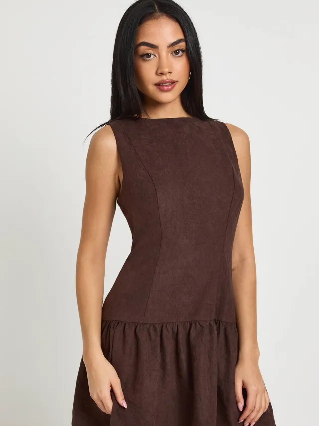 boohoo Dames Gestructureerde Mini Jurk met Asymmetrische Zoom Chocoladebruin