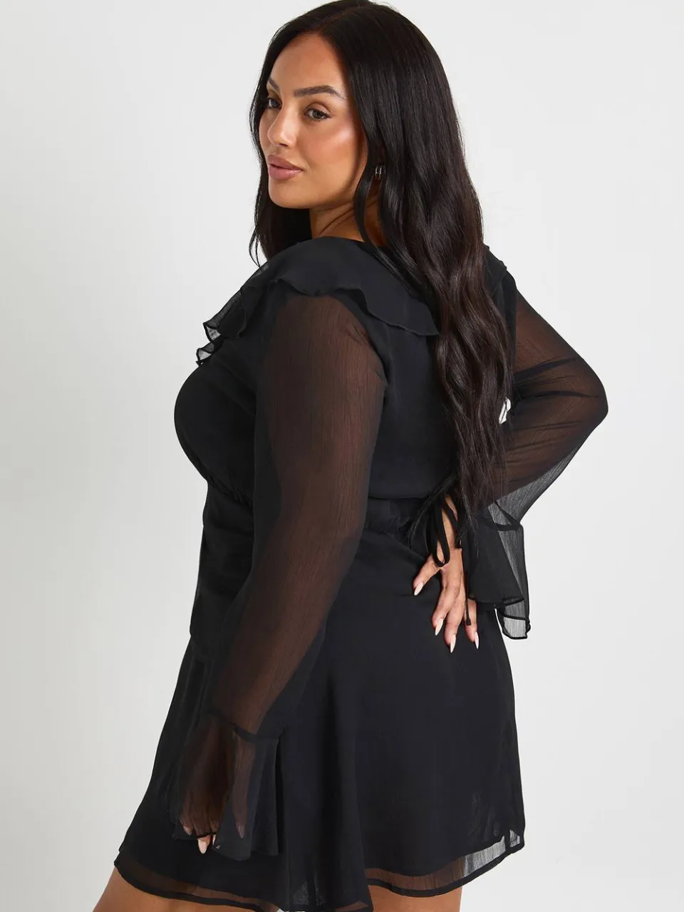 boohoo Dames Plus chiffon skaterjurk met geraffleerde taille zwart, foto 2