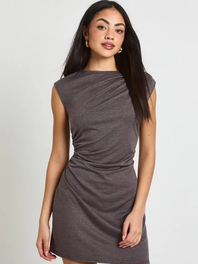 boohoo Dames Gemêleerde Asymmetrische Hals Gerimpelde Zijkant Mini Jurk Chocoladebruin