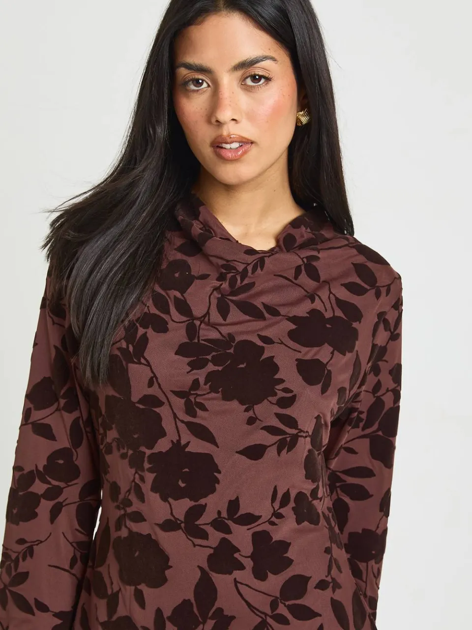 boohoo Dames Devore Hoge Cowl Mini Jurk chocoladebruin, foto 4