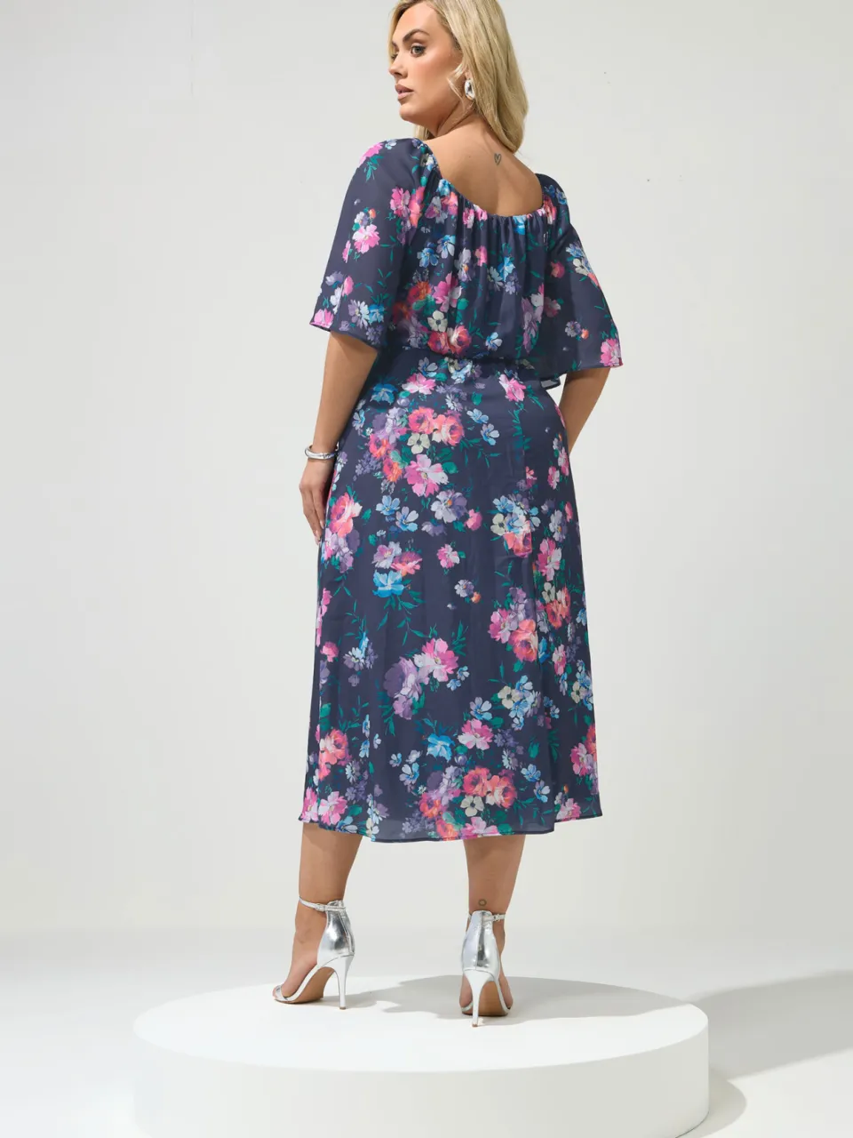 Yours London Marineblauwe Midaxijurk Met Bloemenprint, foto 3