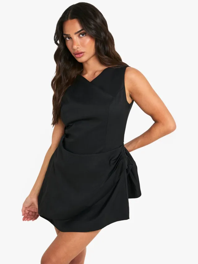 boohoo Dames Petite Tailored Cowl Detail Wrap Mini Jurk Zwart