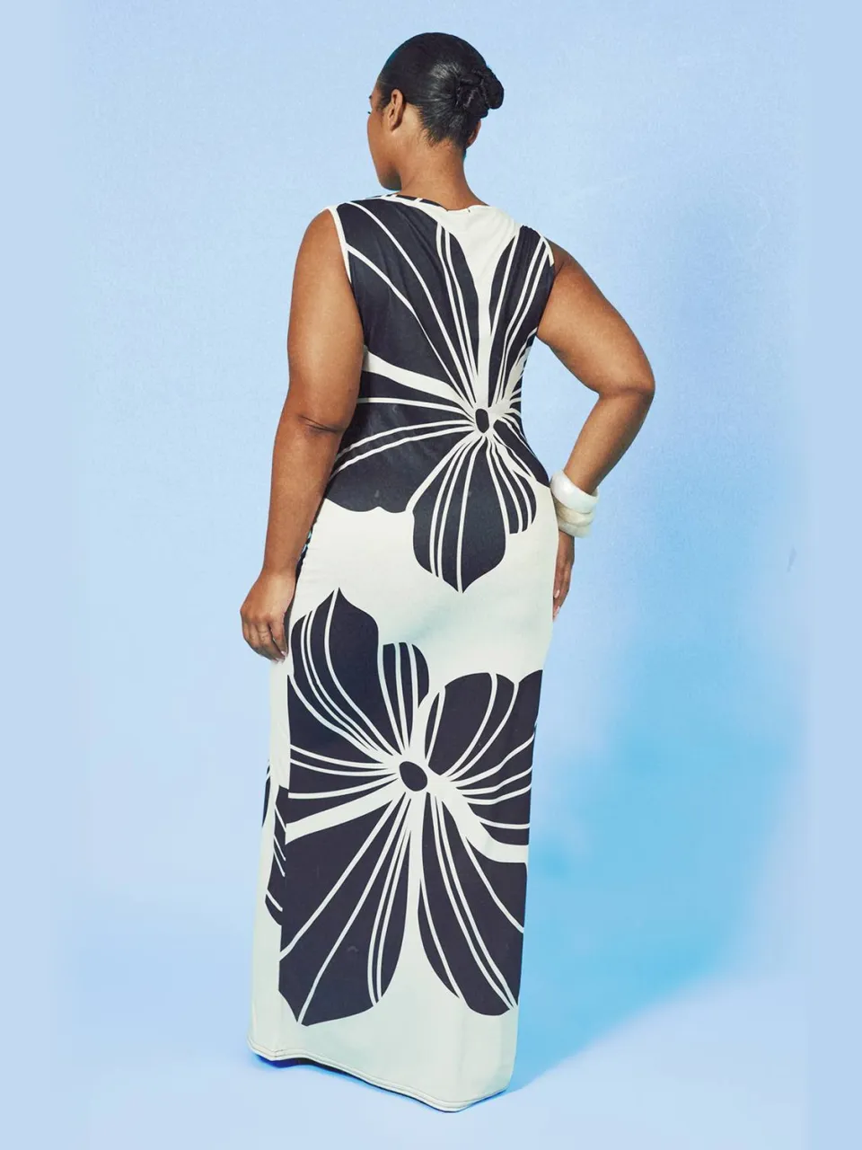boohoo Dames Plus Grote Bloemenprint Jurk Met Slash Hals Maxi Lengte ivoor, foto 2