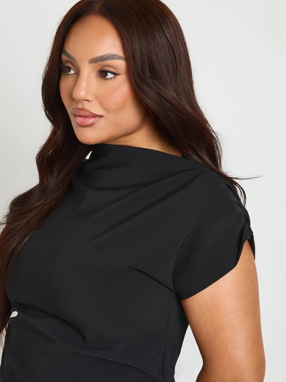 boohoo Dames Plus Schoudervulling Mini Jurk zwart, foto 4