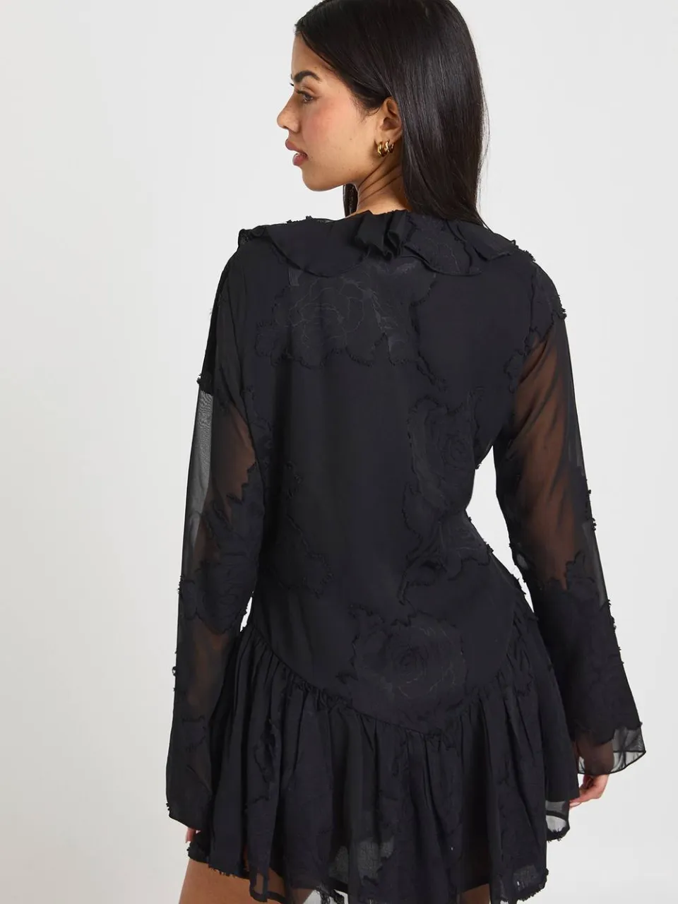 boohoo Dames Bloemen Burnout Jurk met Dippende Zoom Mini zwart, foto 2
