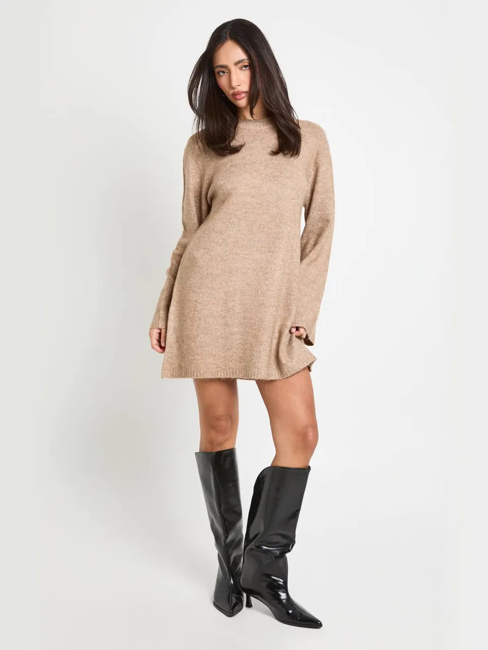 boohoo Dames Crew Neck Flared Sleeve Gebreide Mini Jurk taupe, foto 2