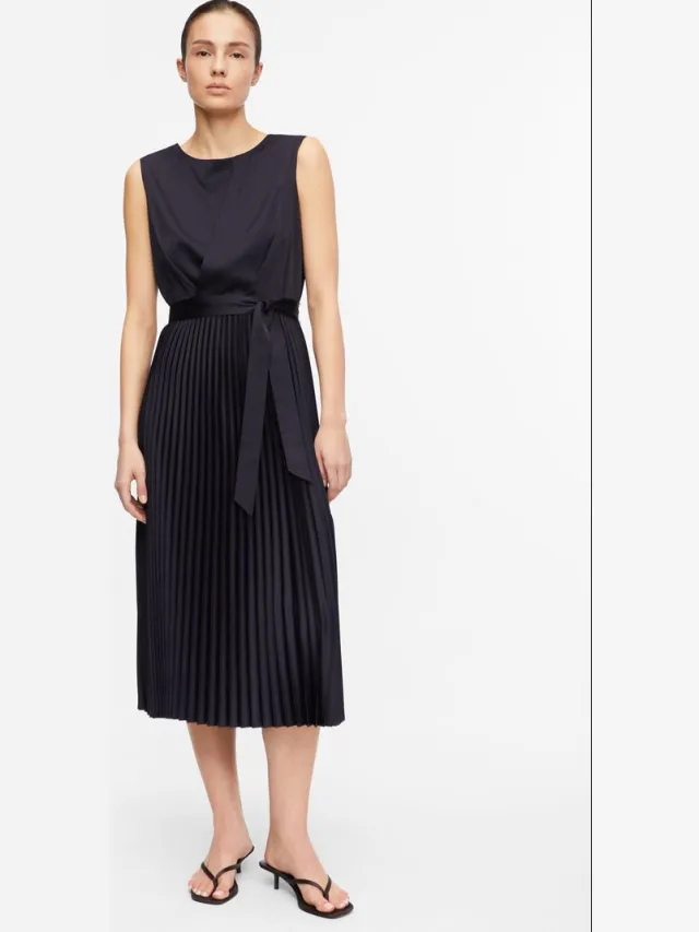 Comma female - Satijnen jurk met geplooide rok navy