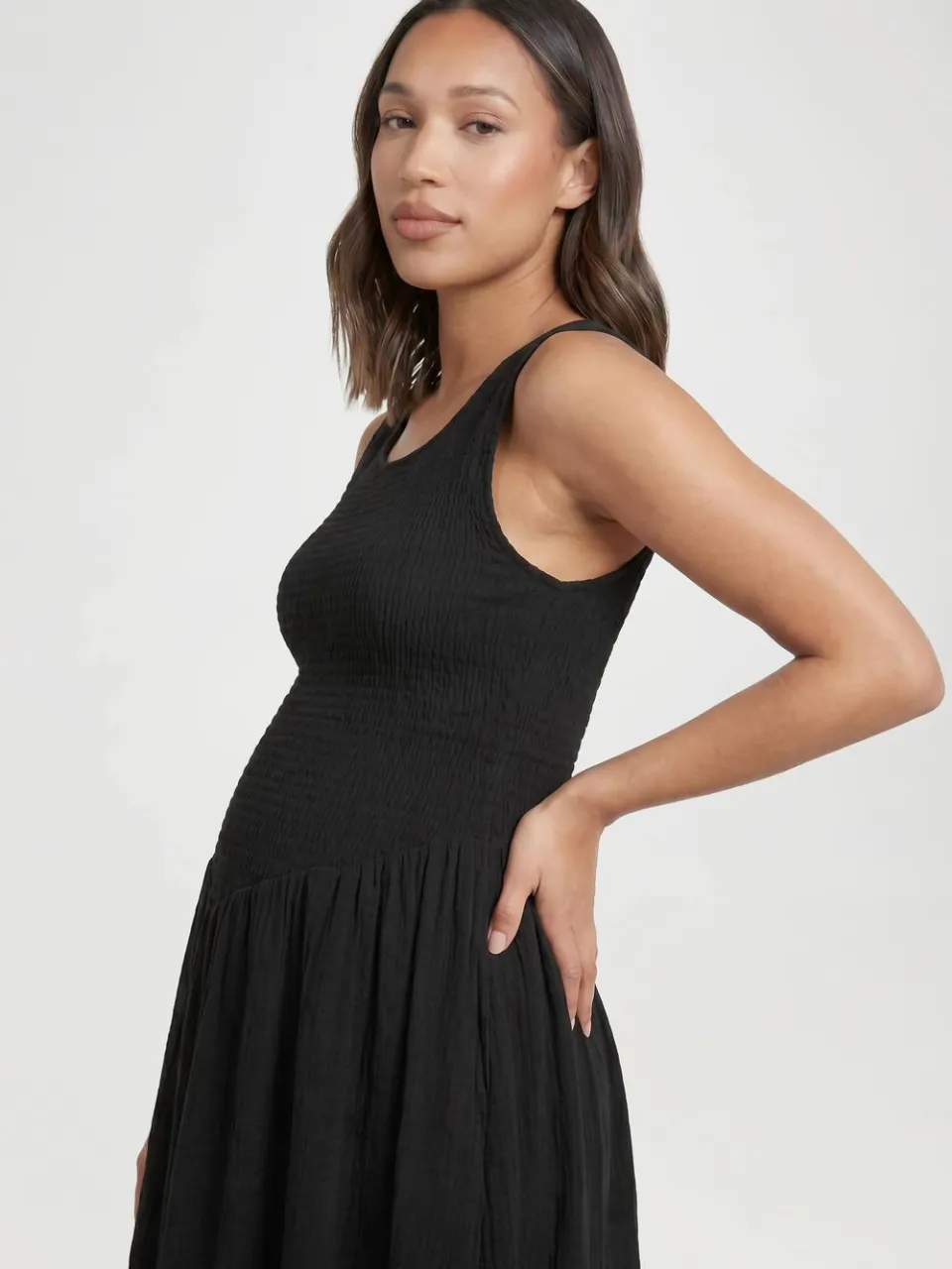 boohoo Dames Zwangerschaps Cheesecloth Gesmokkte Skater Maxi Jurk zwart, foto 2