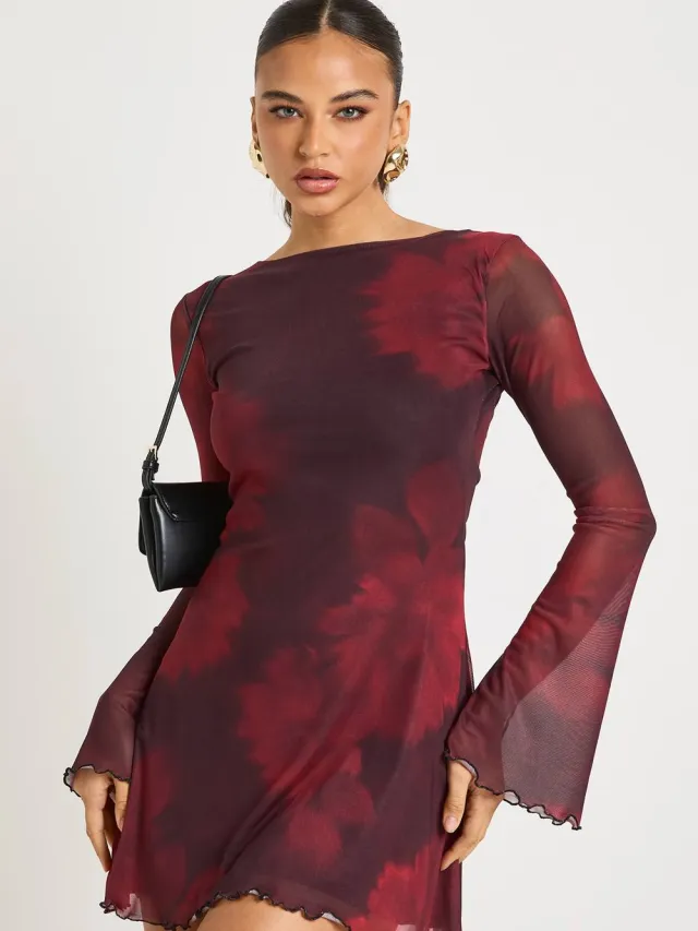 boohoo Dames Vervaagde bloemdruk meshjurk met uitlopende mouwen Rood