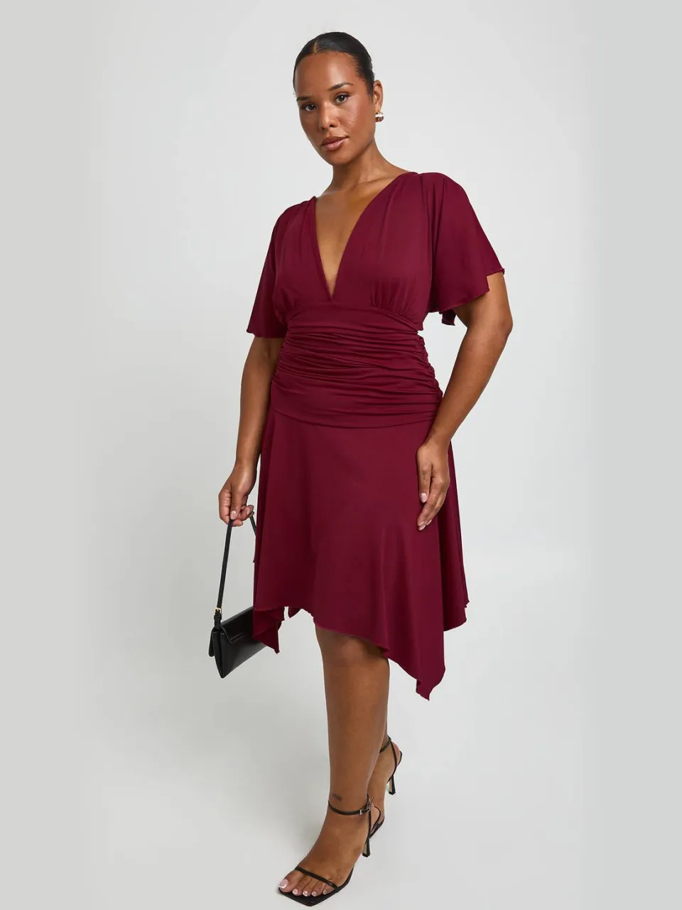 boohoo Dames Plus Super Zachte Midi-jurk Met Engelenmouwen En Gerimpelde Taille bordeaux rood, foto 3