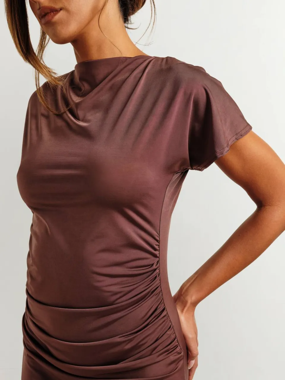 boohoo Dames Superzachte Midaxi Jurk Met Gerimpelde Taille cacao, foto 4