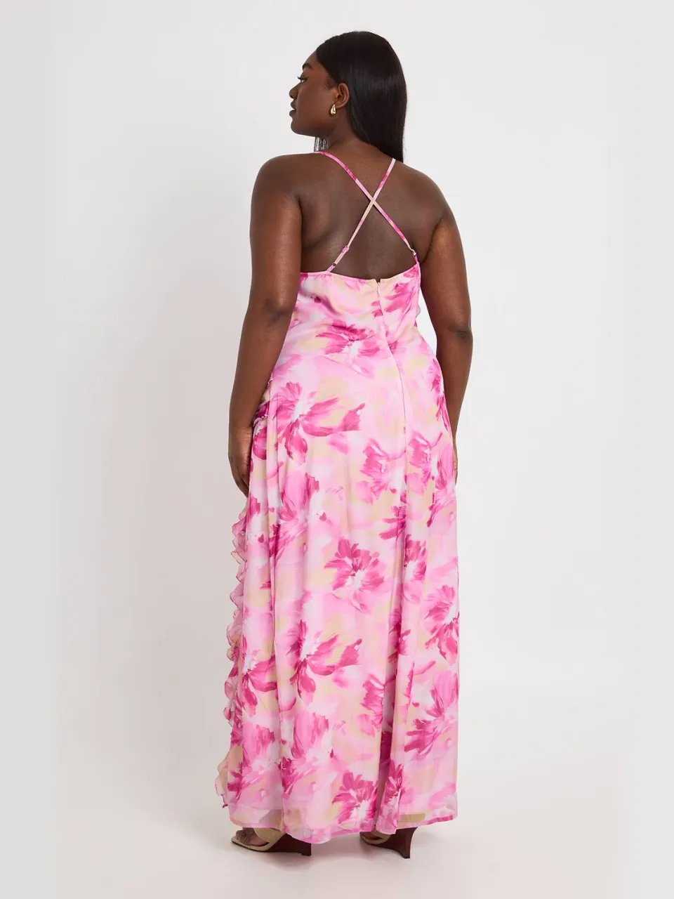 boohoo Dames Plus Bloemen Chiffon Ruches Maxi Jurk roze, foto 2