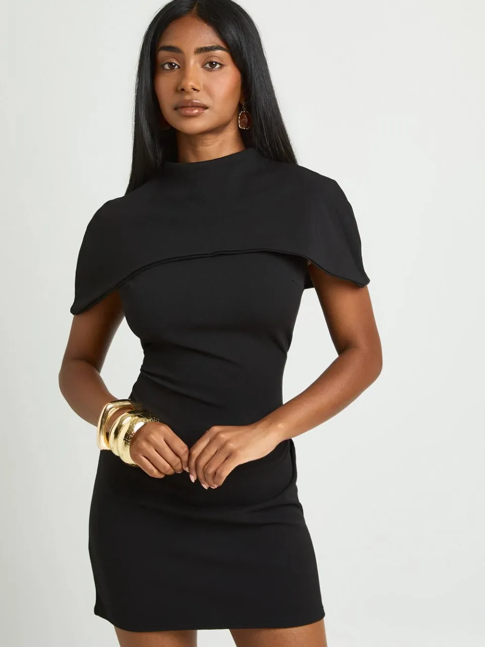 boohoo Dames Jersey Crepe Mini Jurk Met Cape Detail zwart, foto 3