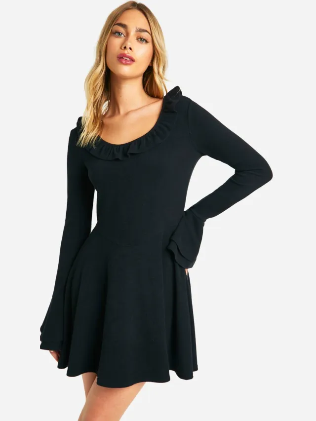 boohoo Dames Geribbelde smockjurk met flare mouwen Zwart