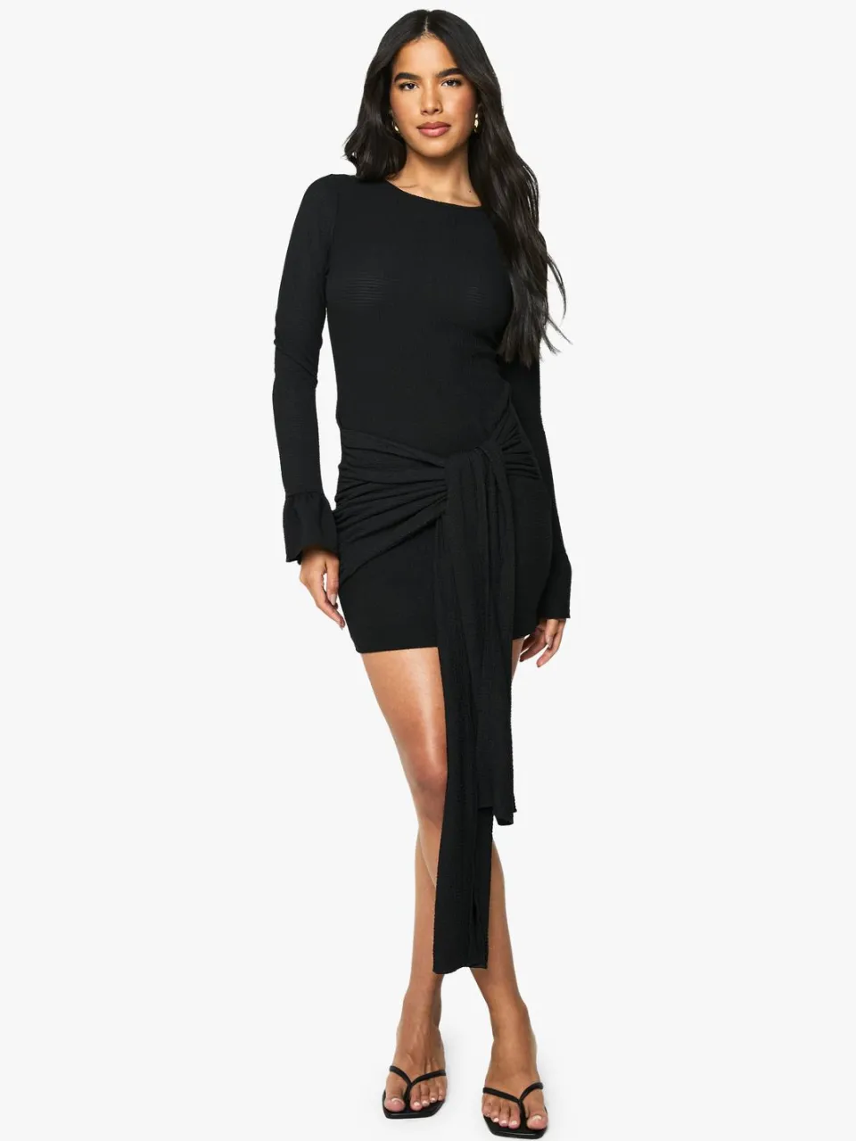 boohoo Dames Minijurk met getextureerd wikkel-detail en uitlopende mouwen zwart, foto 2