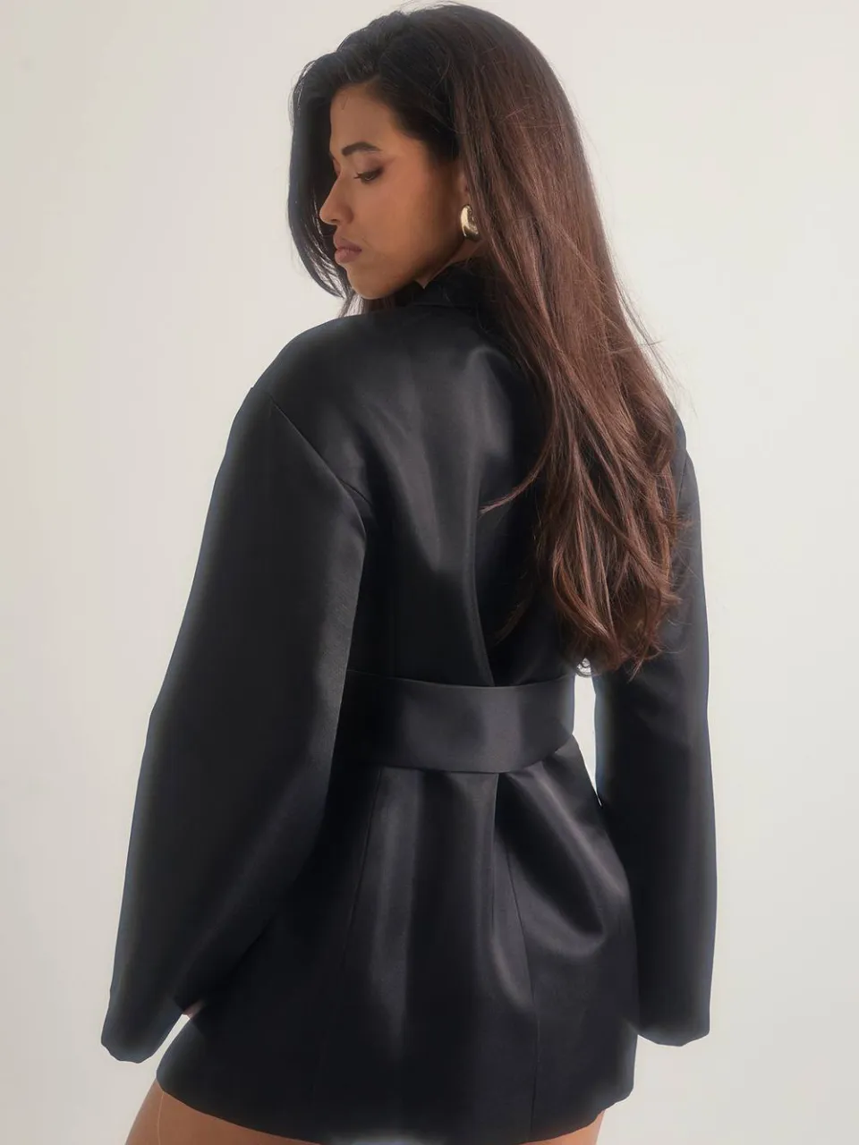 boohoo Dames Oversized Wikkel-Blazerjurk met Uitlopende Mouwen zwart, foto 3