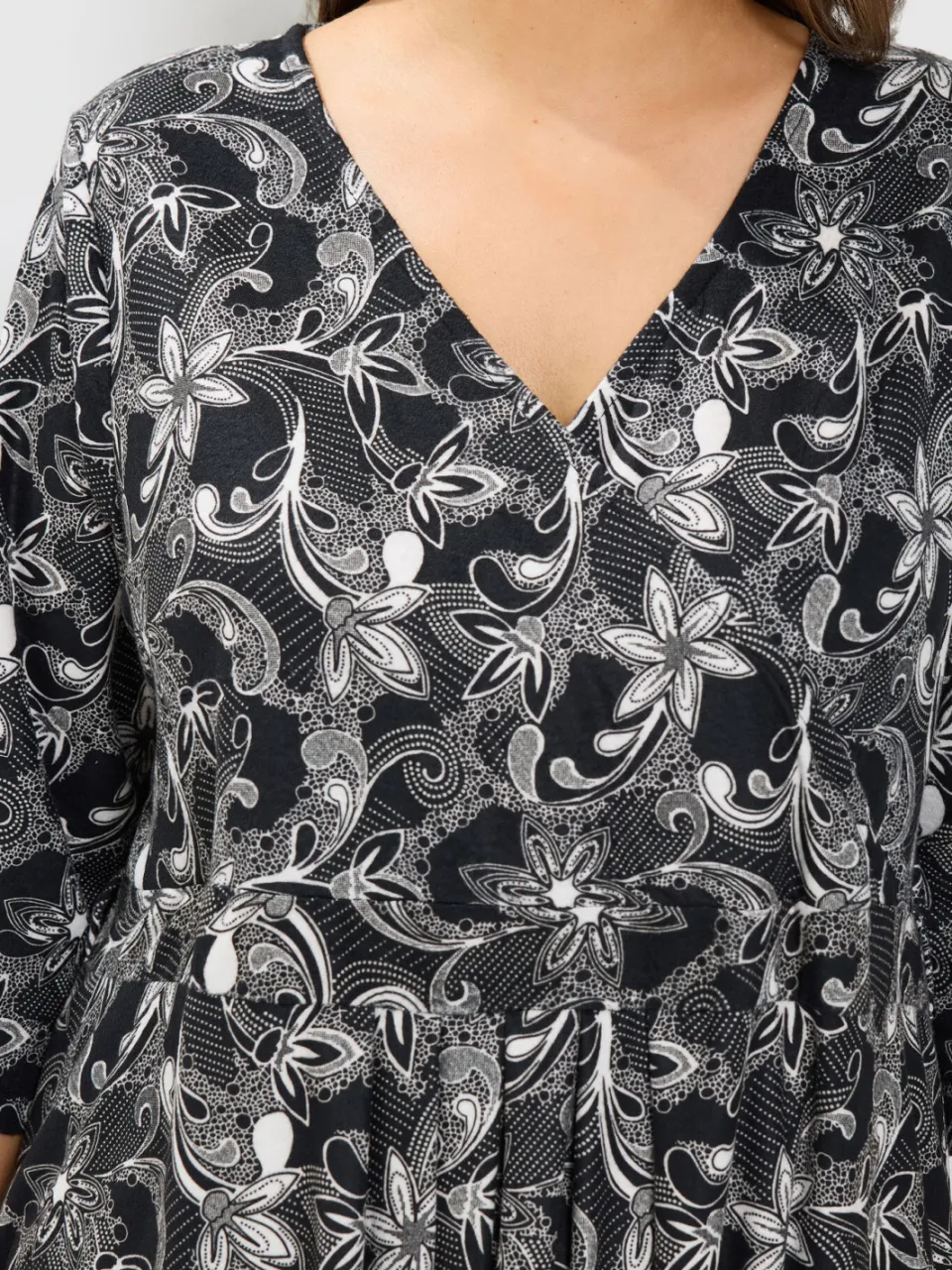 Yours Zwarte Zachte Wikkeljurk Met Bloemenprint, foto 4