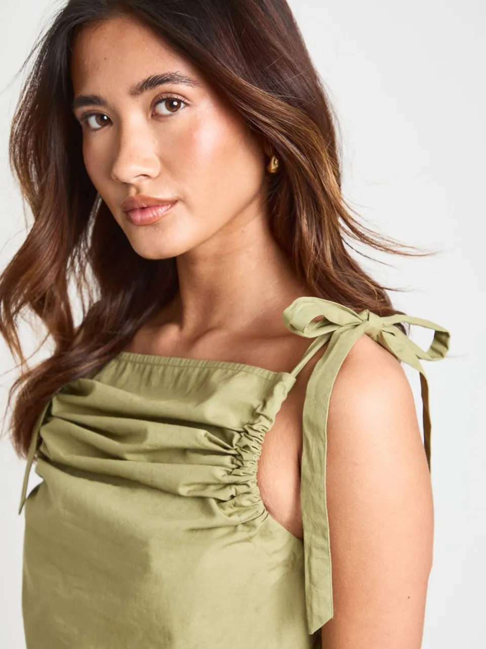 boohoo Dames Mini Jurk Met Strikbandjes En Popeline Stof licht kaki, foto 4