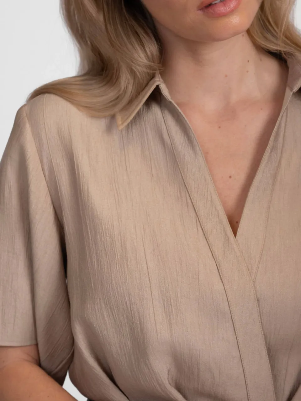 Fifth House viscose blazerjurk met plooien - beige, foto 3
