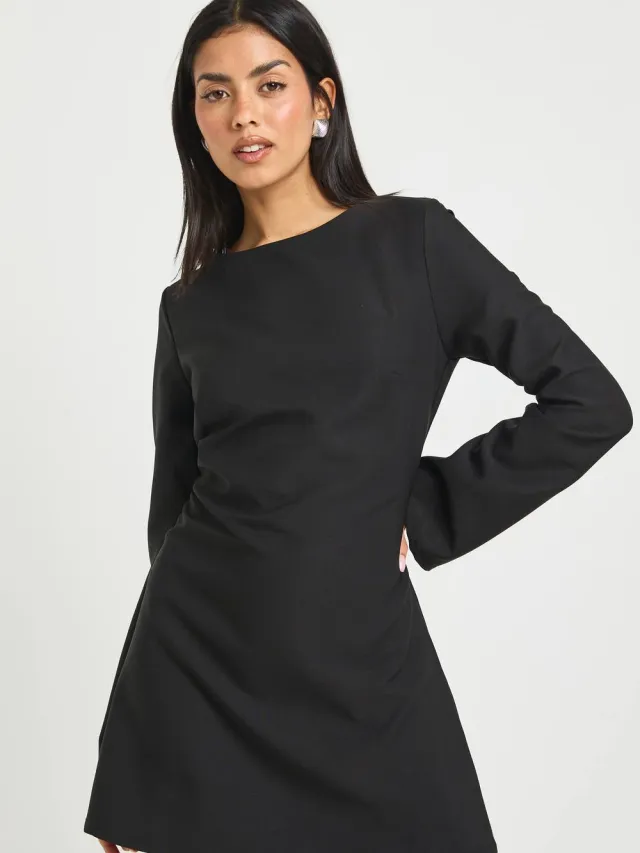 boohoo Dames Wijdvallende Mouwen Strikband Rug Shift Jurk Zwart