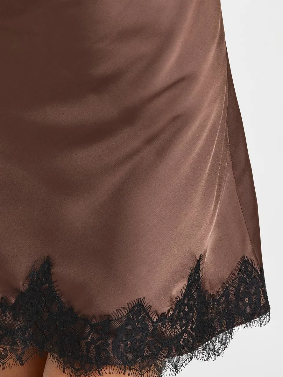 boohoo Dames Satijn & Kant Contrast Halterneck Mini Jurk espresso, foto 4