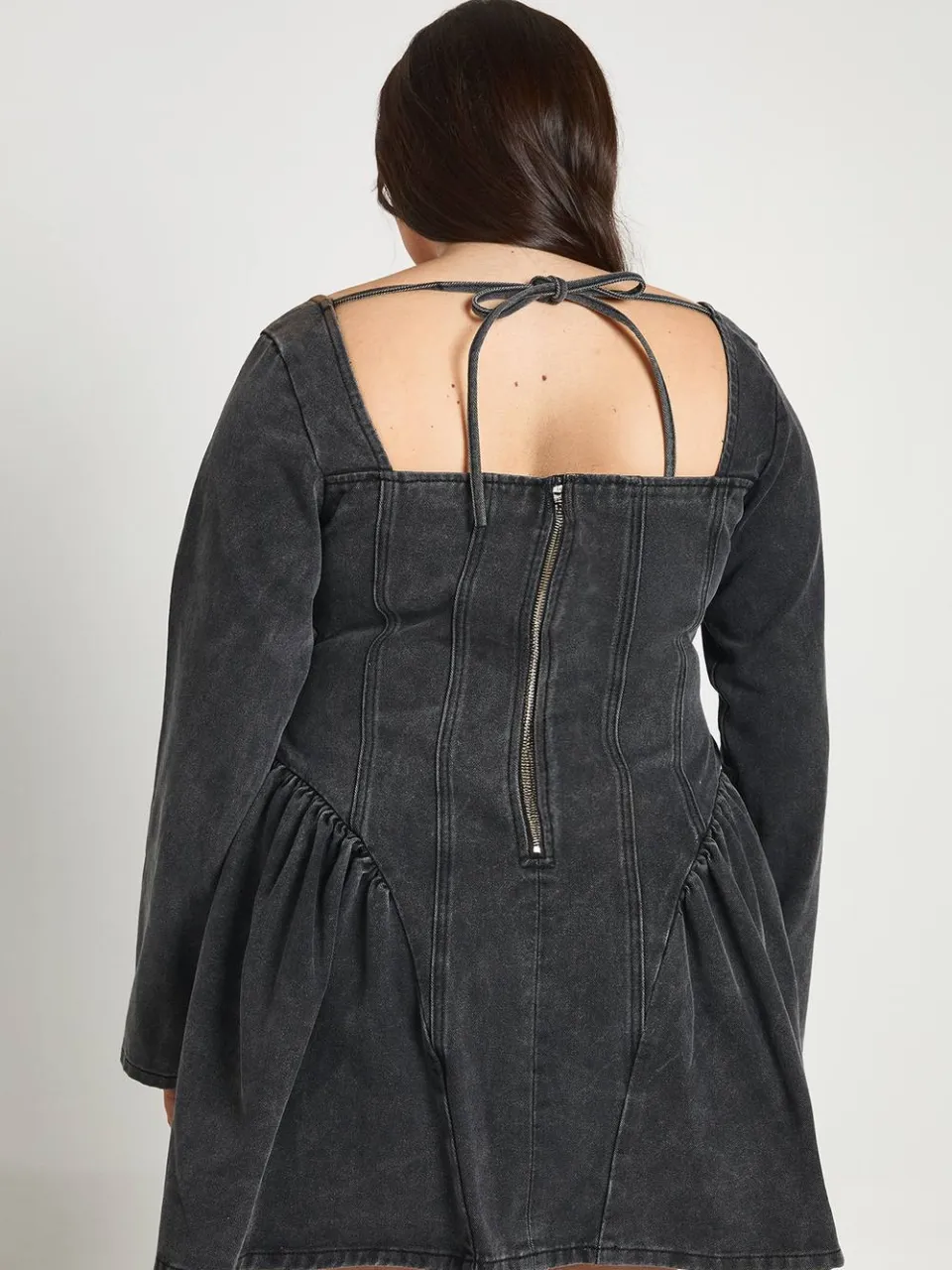 boohoo Dames Plus Denim Skater Jurk Met Naaddetail, foto 2