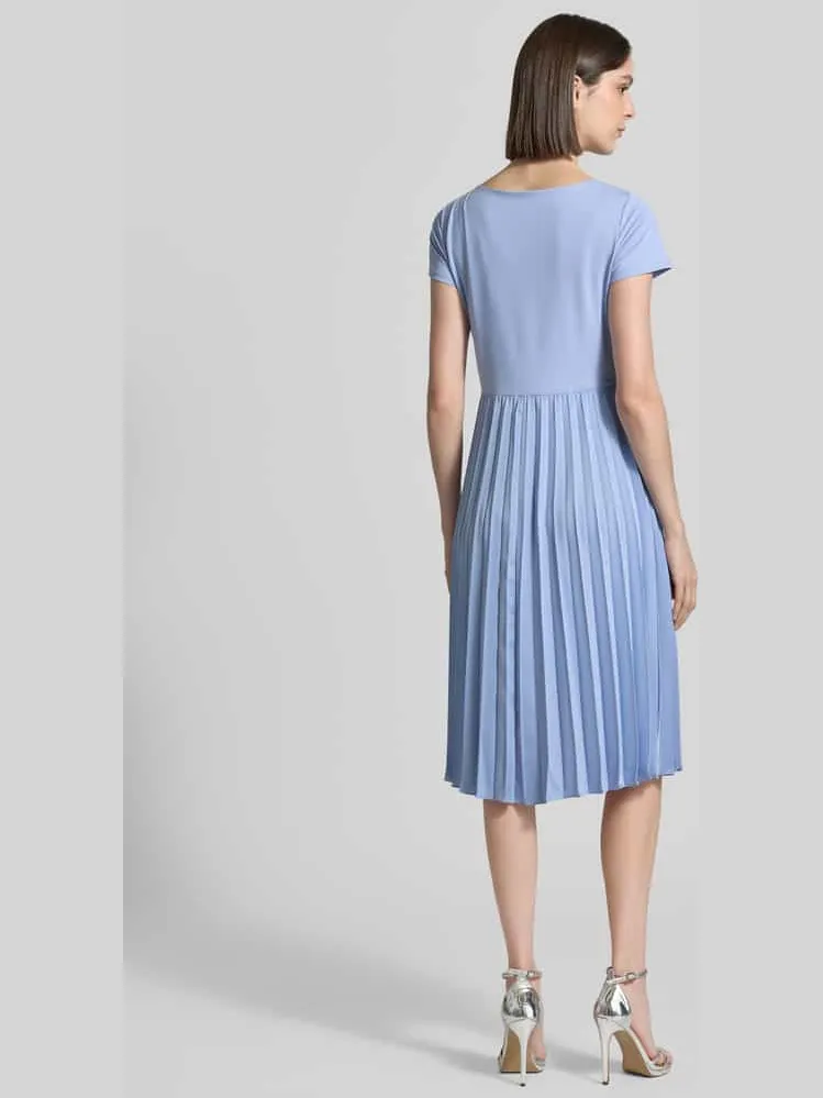 Christian Berg Woman Selection midi-jurk in met plissés jeansblauw, foto 3