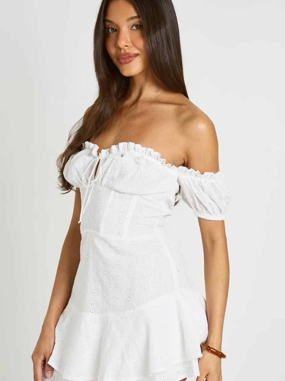boohoo Dames Broderie Bardot Jurk Met Ruches Zoom Mini ivoor, foto 4