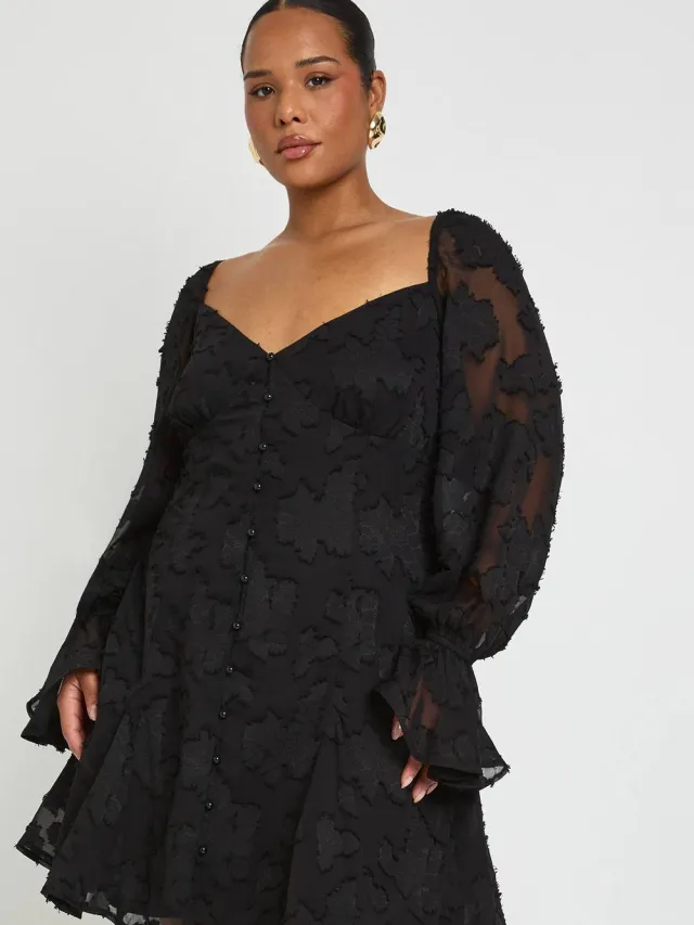 boohoo Dames Plus Burnout Bloemenprint Godet Zoom Mini Jurk Zwart