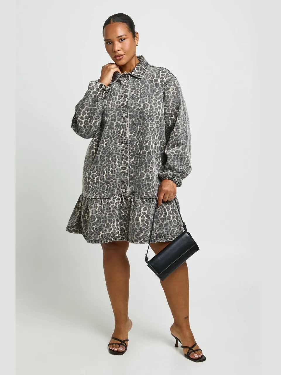 boohoo Dames Plus Denim Jurk Met Verlaagde Zoom, foto 2