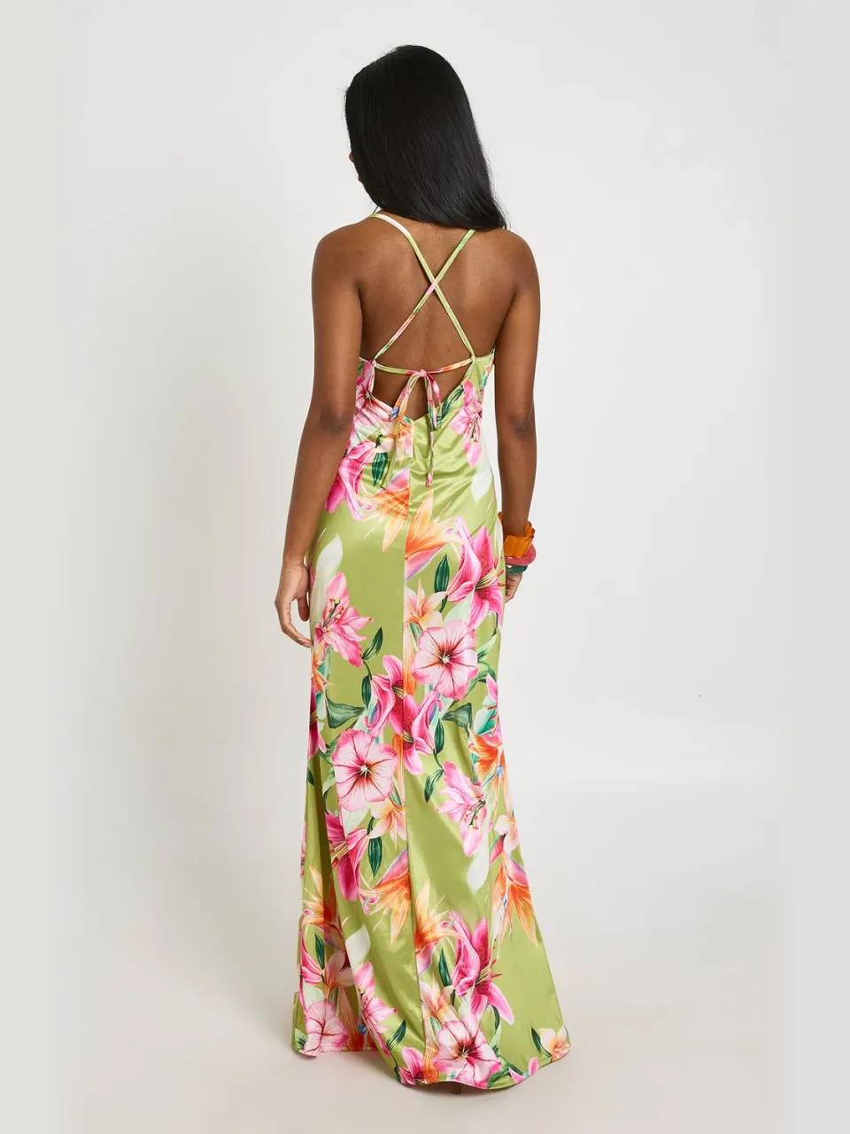 boohoo Dames Satijnen Maxi-jurk Met Bloemenprint En Waterval Hals olijf, foto 2