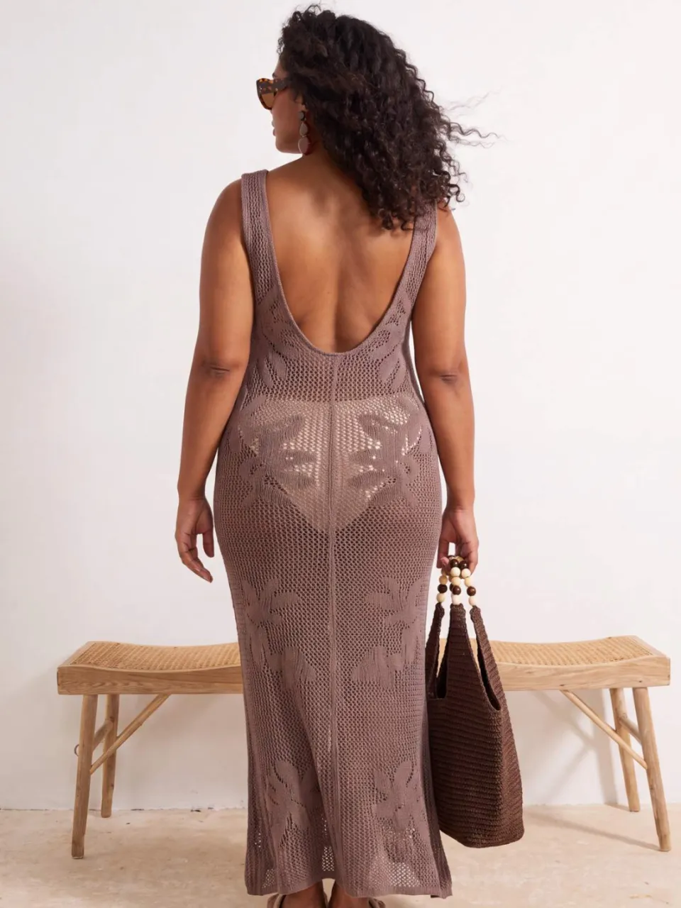 Trendyol Curve Dames Beige Bloemen Midi Mouwloos Bodycon Grote maten Jurk, foto 2