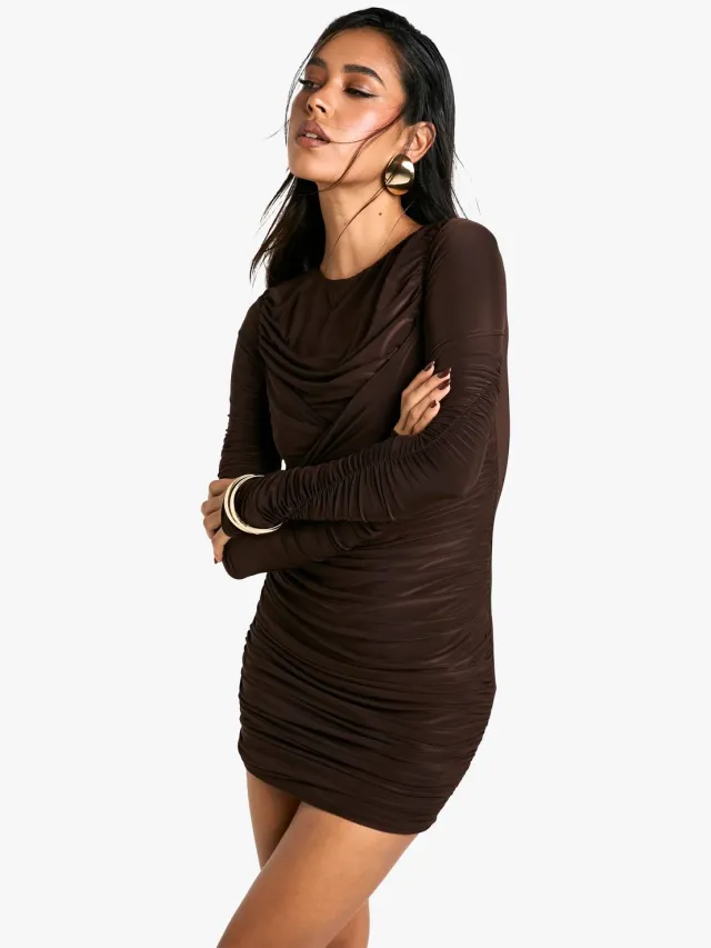 boohoo Dames Slinky Twist Detail Geplooide Mini-jurk Chocoladebruin