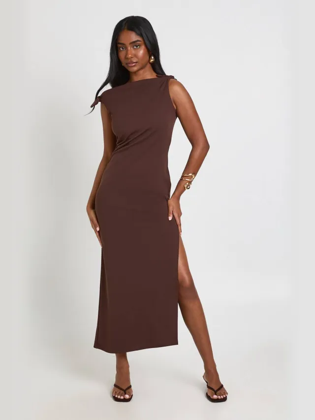 boohoo Dames Jersey Crepe Jurk Met Knoopdetail Op De Schouder Midaxi Chocoladebruin