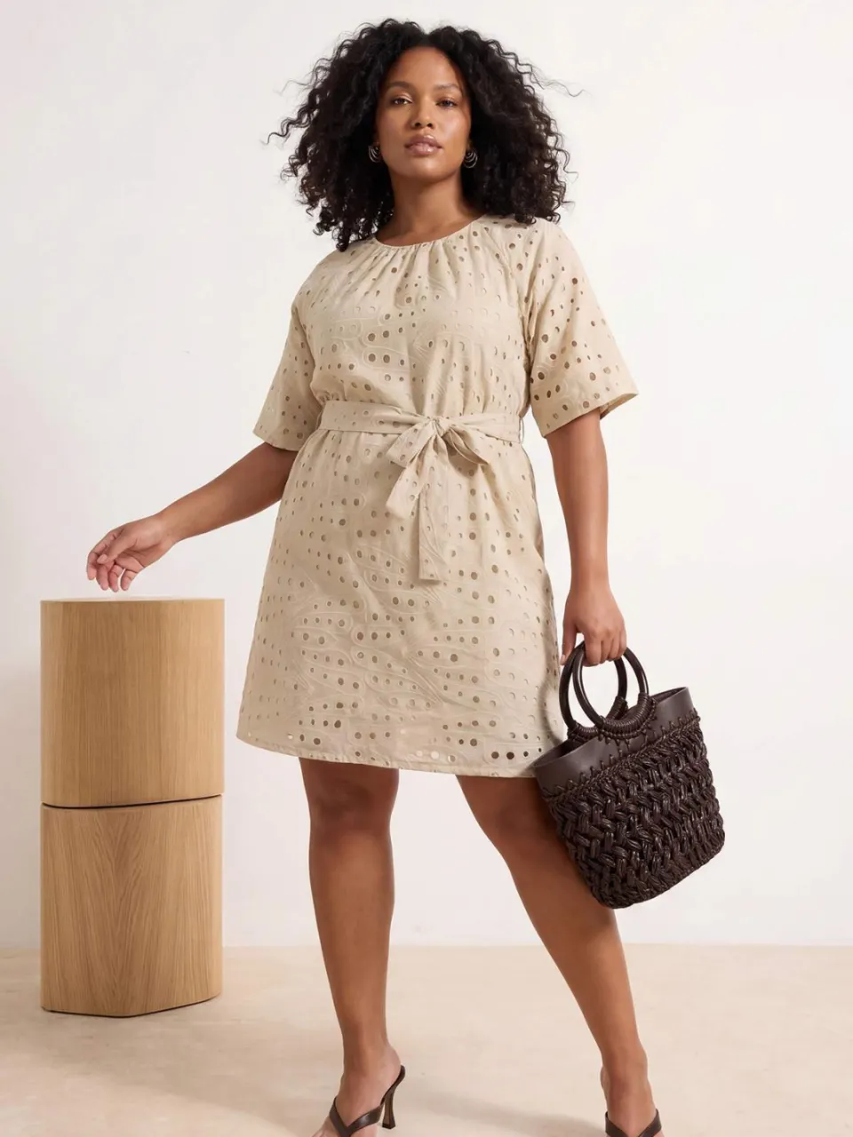 Trendyol Curve Dames Beige Bloemen Kort / Mini Kort Casual A-lijn Grote maten Jurk, foto 2