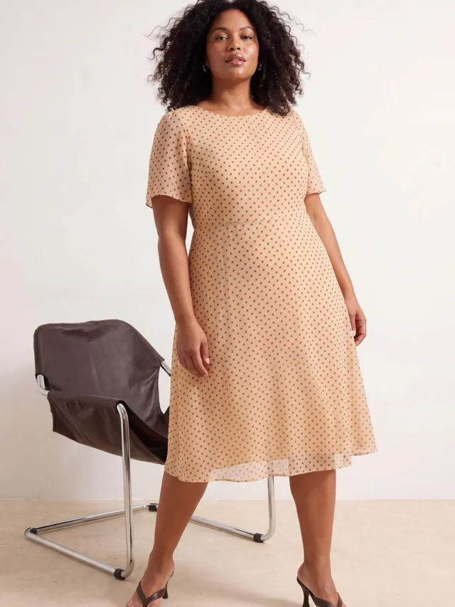 Trendyol Curve Dames Ecru Dierenprint Midi Kort Casual A-lijn Grote maten Jurk