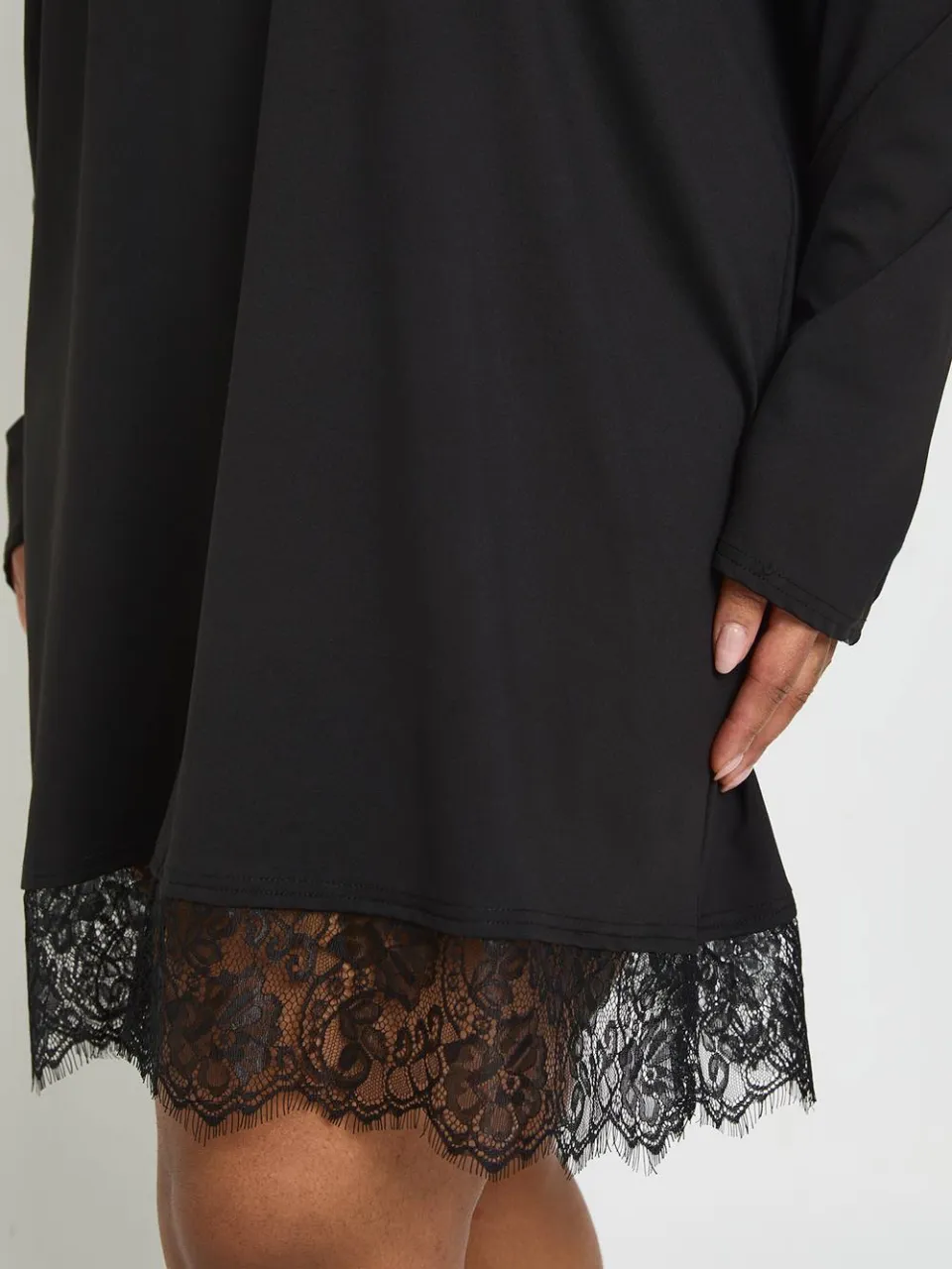 boohoo Dames Plus Lange Mouw Kanten Zoom T-shirt Jurk zwart, foto 4